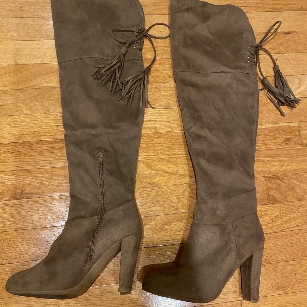 Public desire over the knee boots